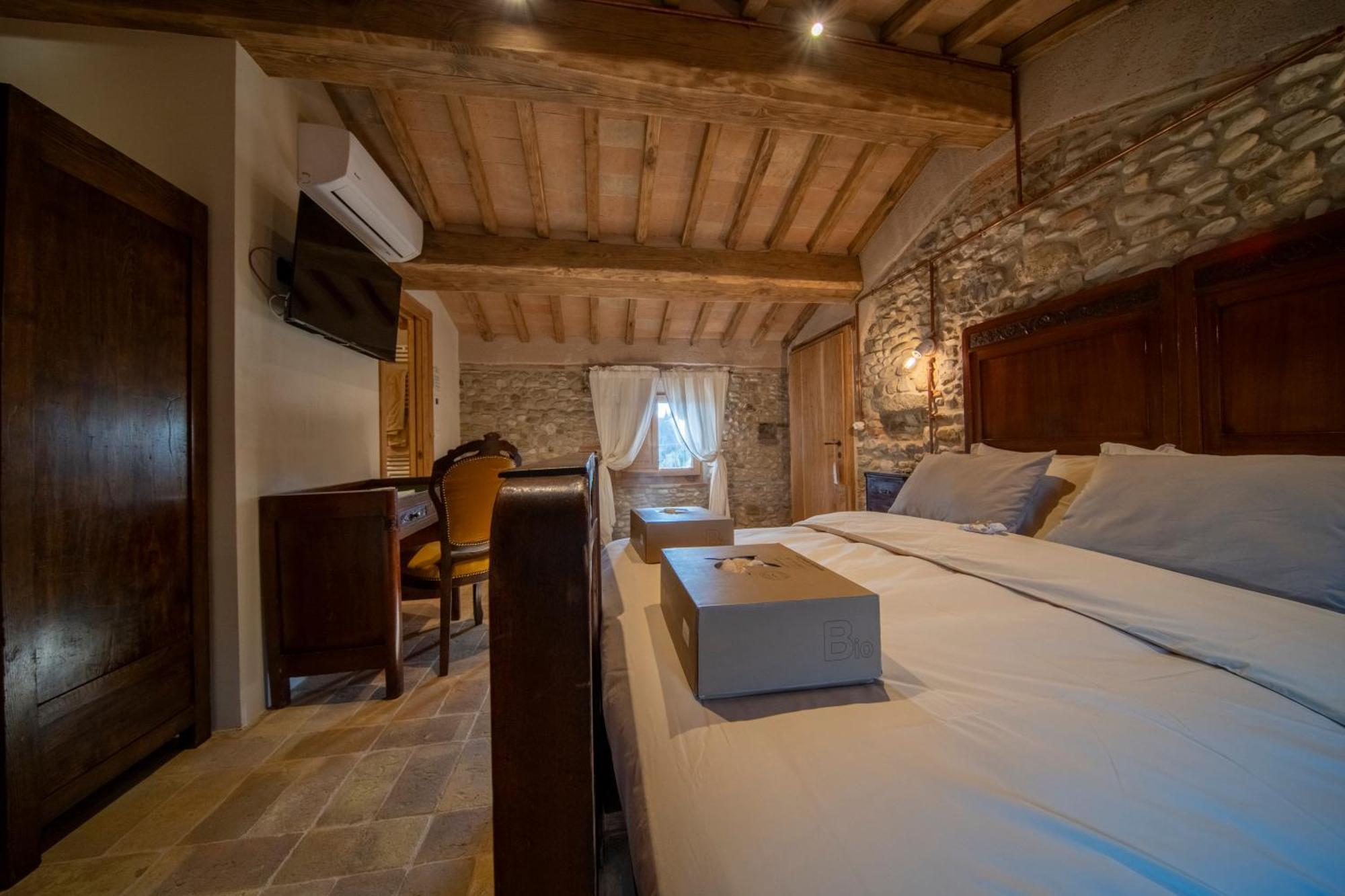אניירי Agriturismo Podere Tovari מראה חיצוני תמונה